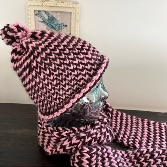 Handmade hand knitted crafted pink brown fringe scarf and hat set pom-pom - Picture 5 of 6